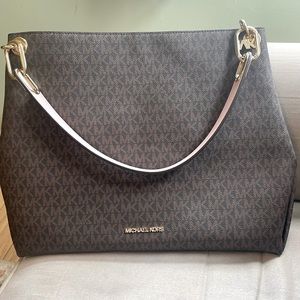 Michael Kors Signature Trish Large Hobo Shoulder Bag